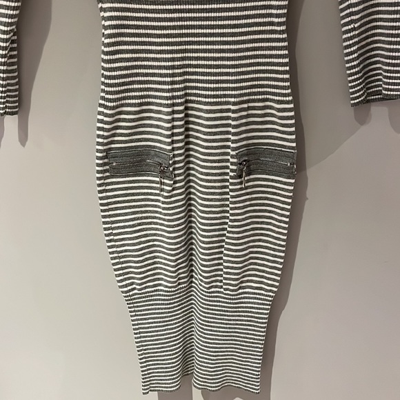 Dress - Picture 4 of 6